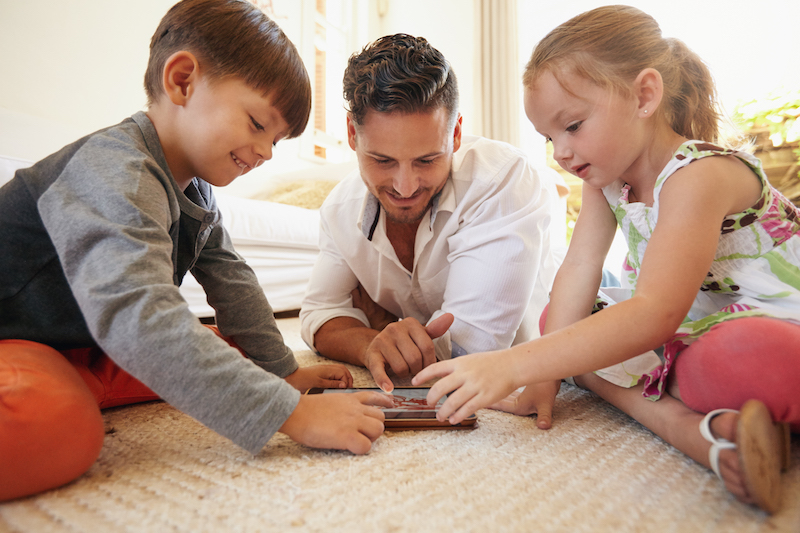 Joint custody - Father and children spending time together